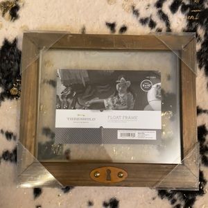 Threshold 8x10” picture frame